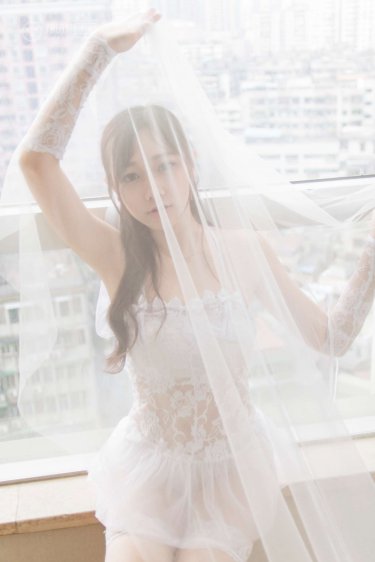 高挑人妻无奈张开腿